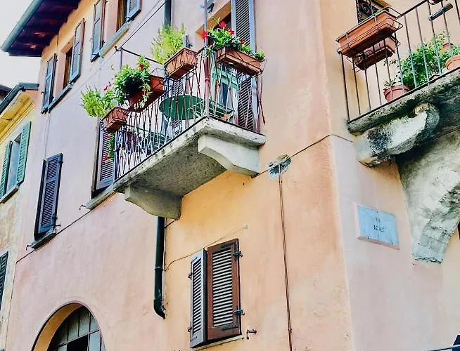 Via Scale Apartments, Como, Апартаменты Brienno